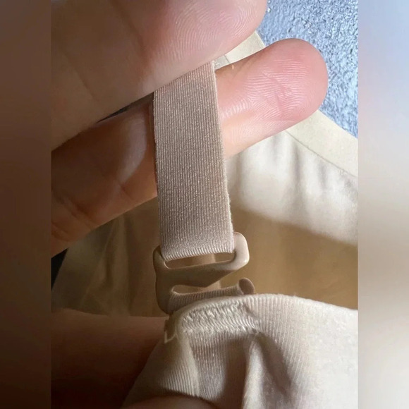 Spanx Thinstincts® Convertible Cami in soft nude. Size Large - Picture 5 of 7